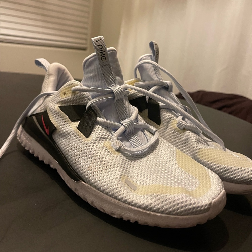 Nike Renew Arena SPT Running Shoe